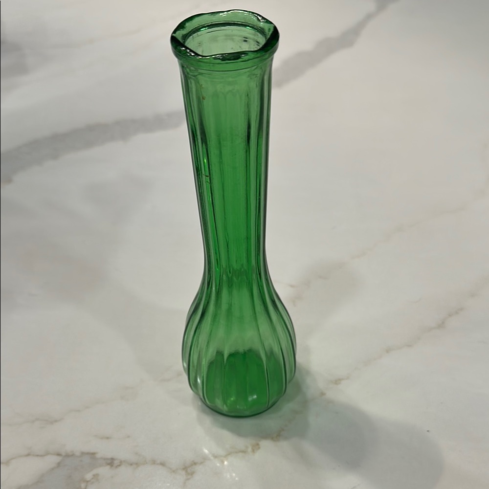 2/$20 BUD VASE VINTAGE EMERALD GREEN RIBBED SCALLOPED MARKED 9” - Picture 1 of 7